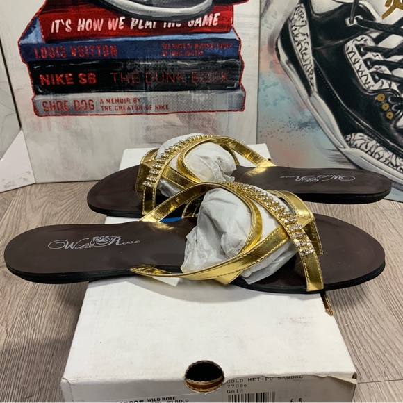 WILD ROSE size 6 Gold Metallic & Crystal Flat Sandals NIB Casual - Picture 4 of 6